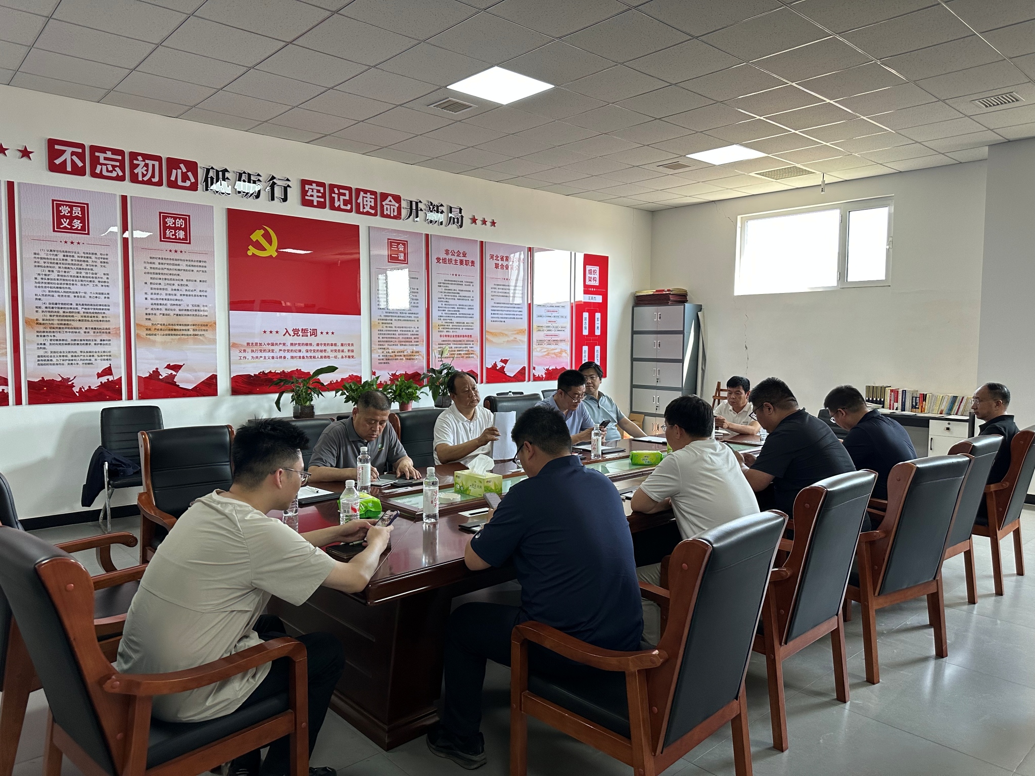 什么肥料长期使用有助于改善土壤板结？河北丰禾绿光生物有机肥助力土壤微生态修复